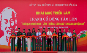 Khai mạc Triển lãm Tranh cổ động tấm lớn, chủ đề “Chủ tịch Hồ Chí Minh - Lãnh tụ vĩ đại của Đảng và Nhân dân Việt Nam”
