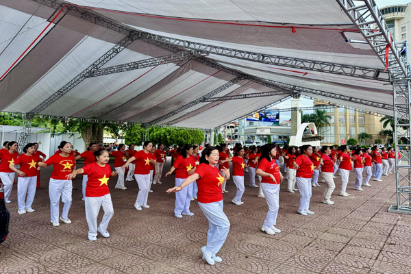 Câu lạc bộ Thể dục Dưỡng sinh sơ kết hoạt động 6 tháng đầu năm và triển khai nhiệm vụ 6 tháng cuối năm 2025